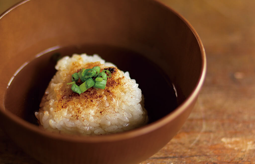 梅焼きおにぎりの洋風だし茶漬け